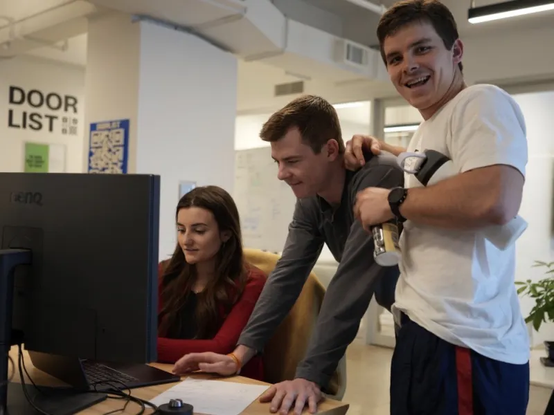 Naomi and the DoorList team at her desk in the office